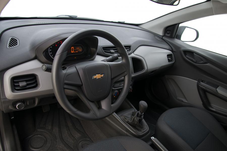 Интерьер Chevrolet Prisma Joy 2016 года  (фото 8 из 10)